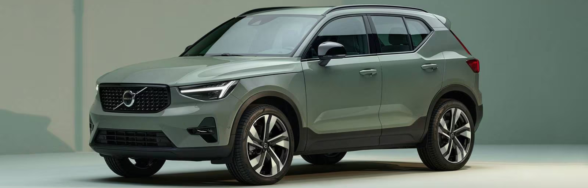 Volvo - XC40 - 2026