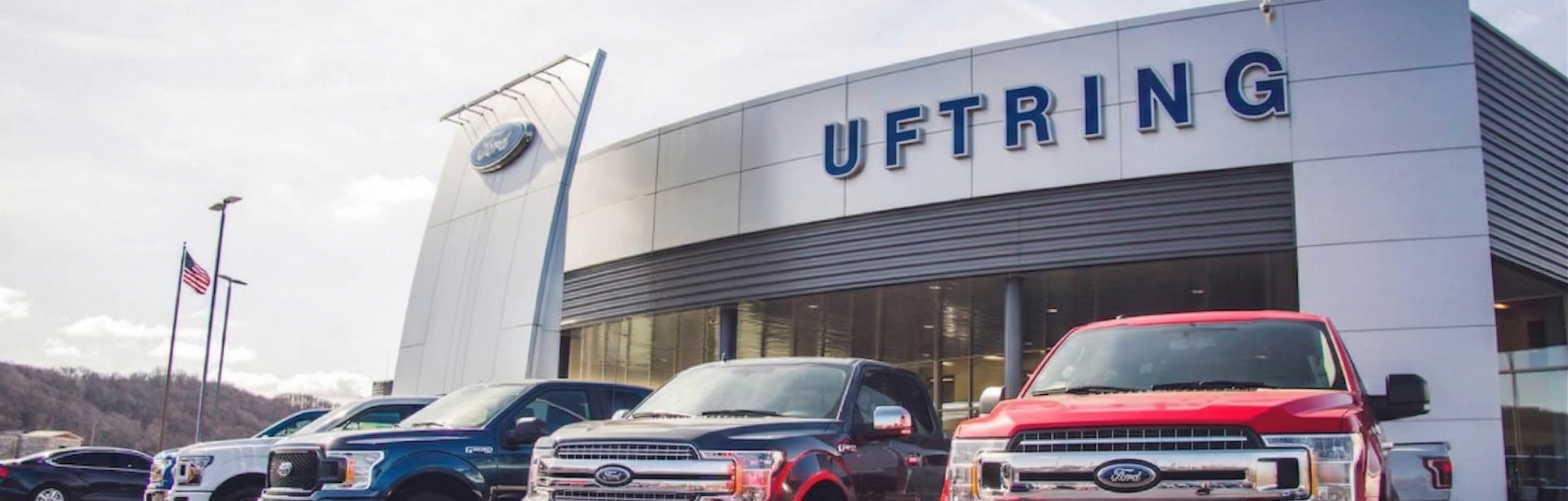 Exterior view of Uftring Ford dealership